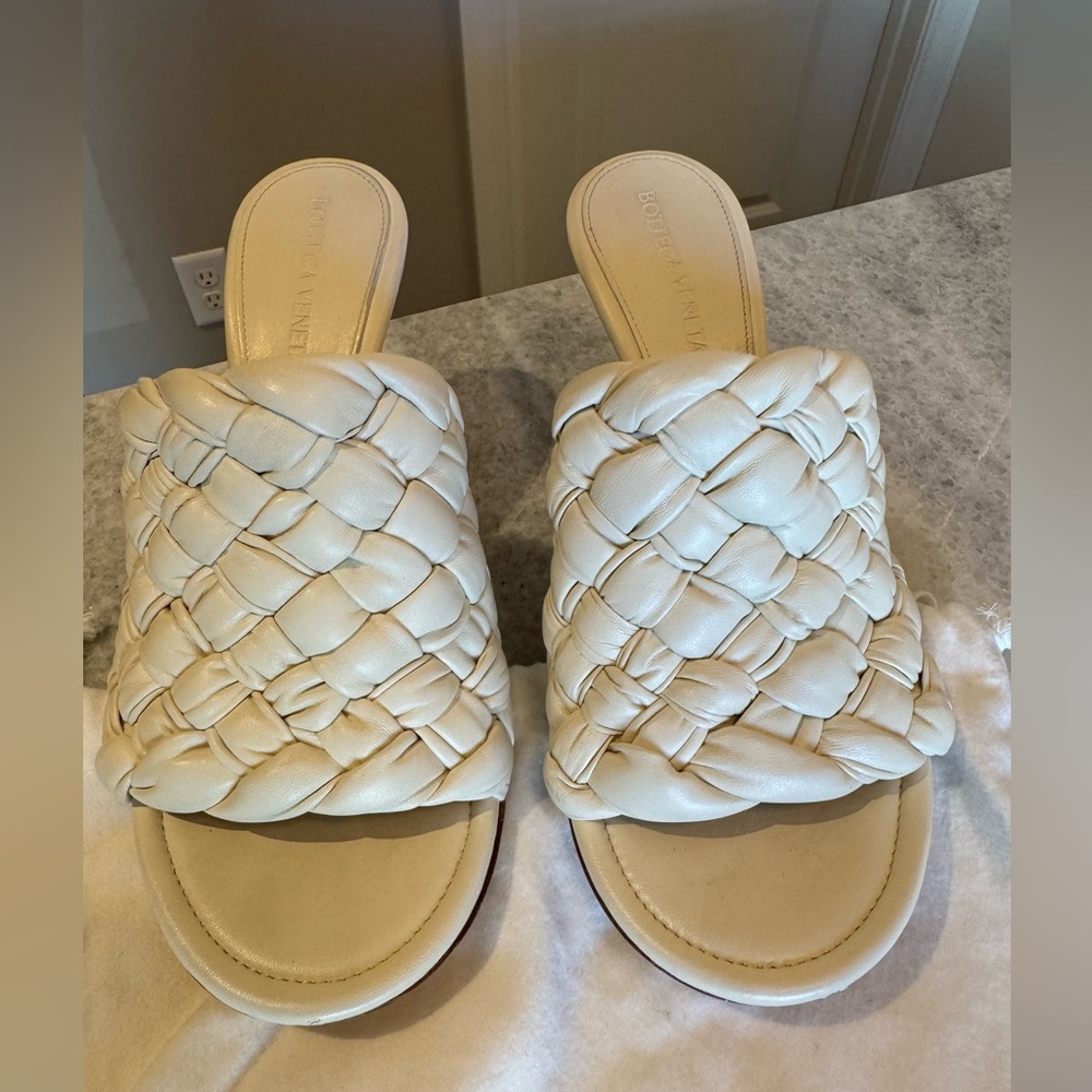 Bottega Veneta Ivory Woven Leather Heels size 37